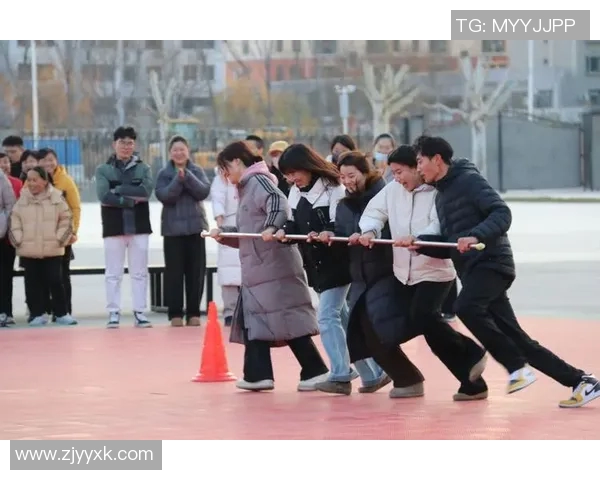 团结协作与激情碰撞足球团队运动的魅力与价值探讨